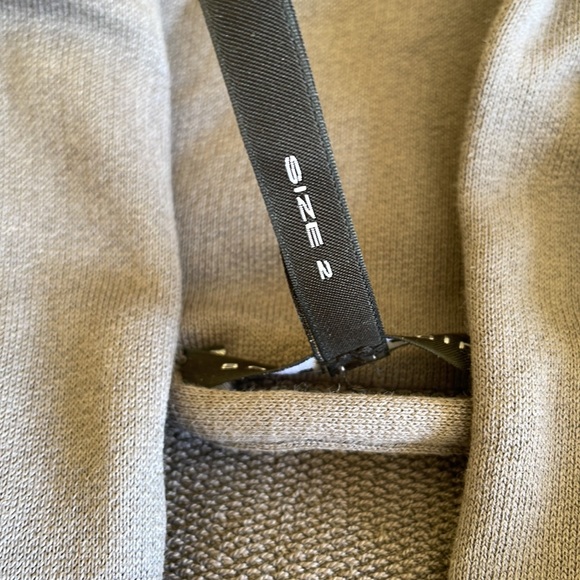 Sarah Pacini gray hoodie cardigan with belt. - Picture 4 of 4